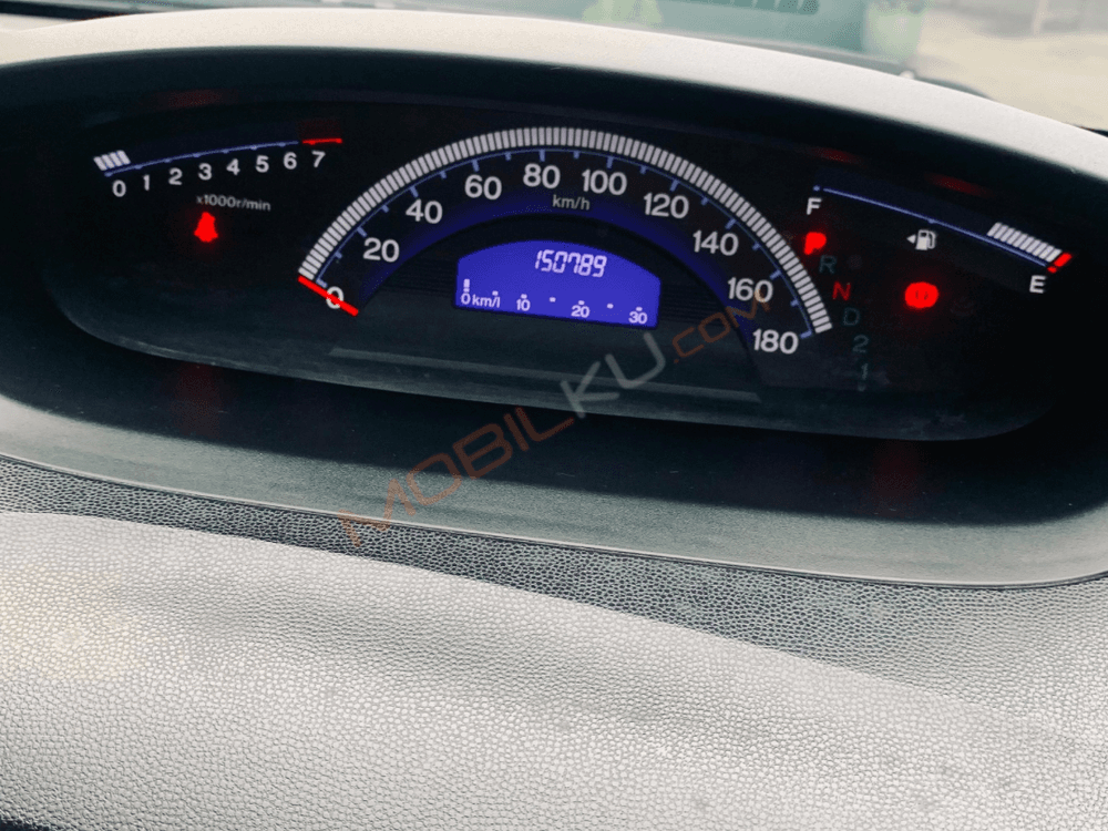 Mobil Honda Freed 2013