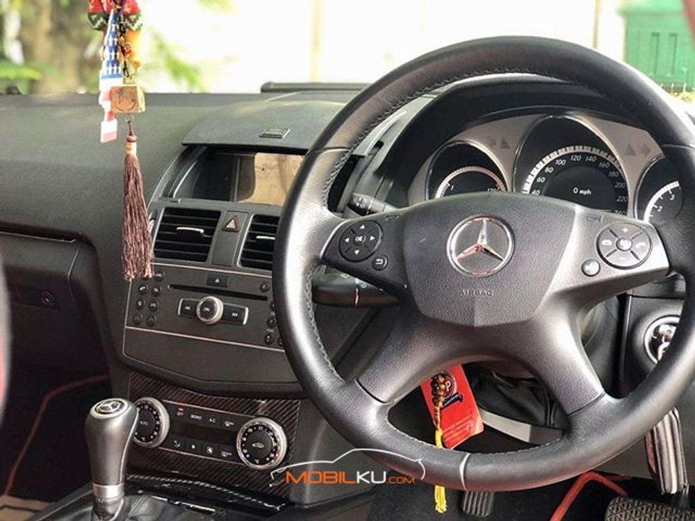 Mobil Mercedes-Benz C-Class 2011