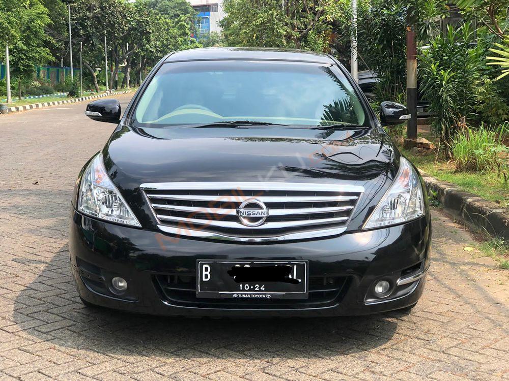 Mobil Nissan Teana 2010