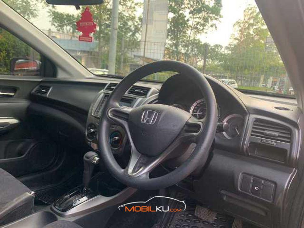 Mobil Honda City Sedan 2012