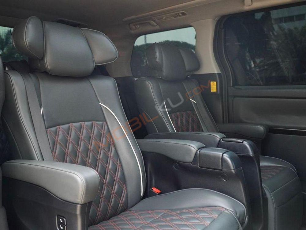 Mobil Toyota Vellfire 2013