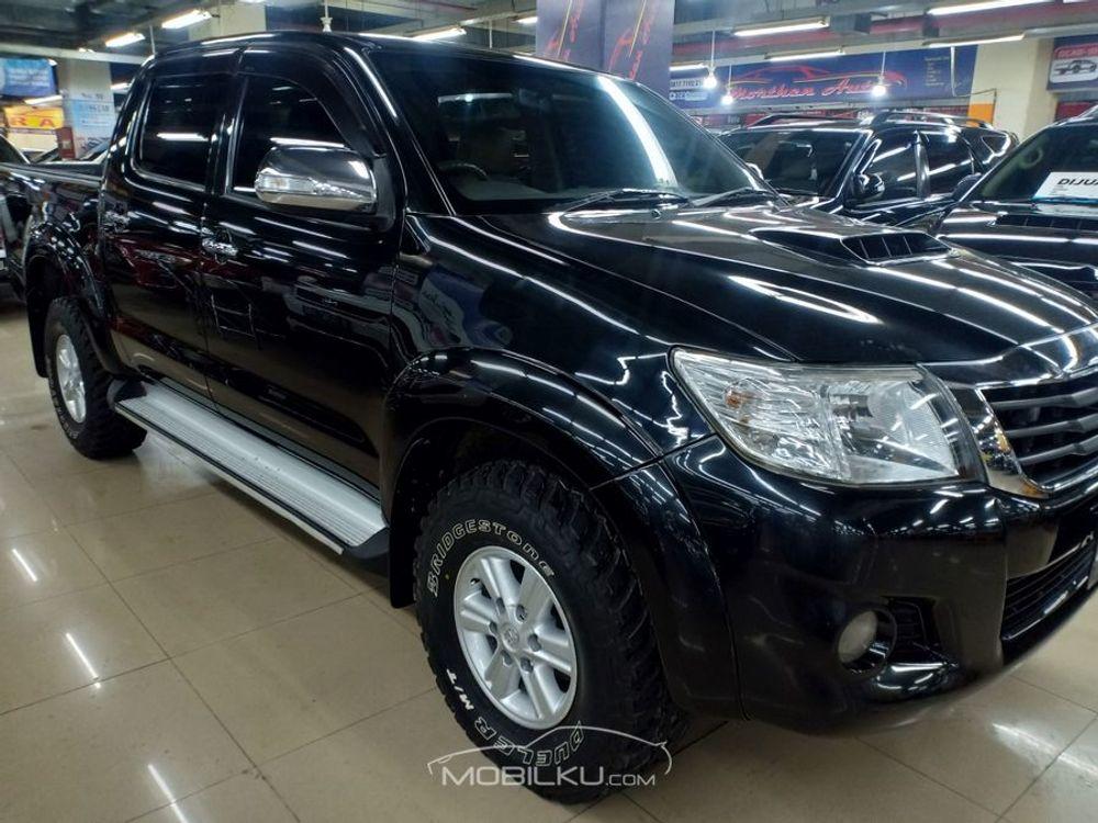 Mobil Toyota Hilux 2013