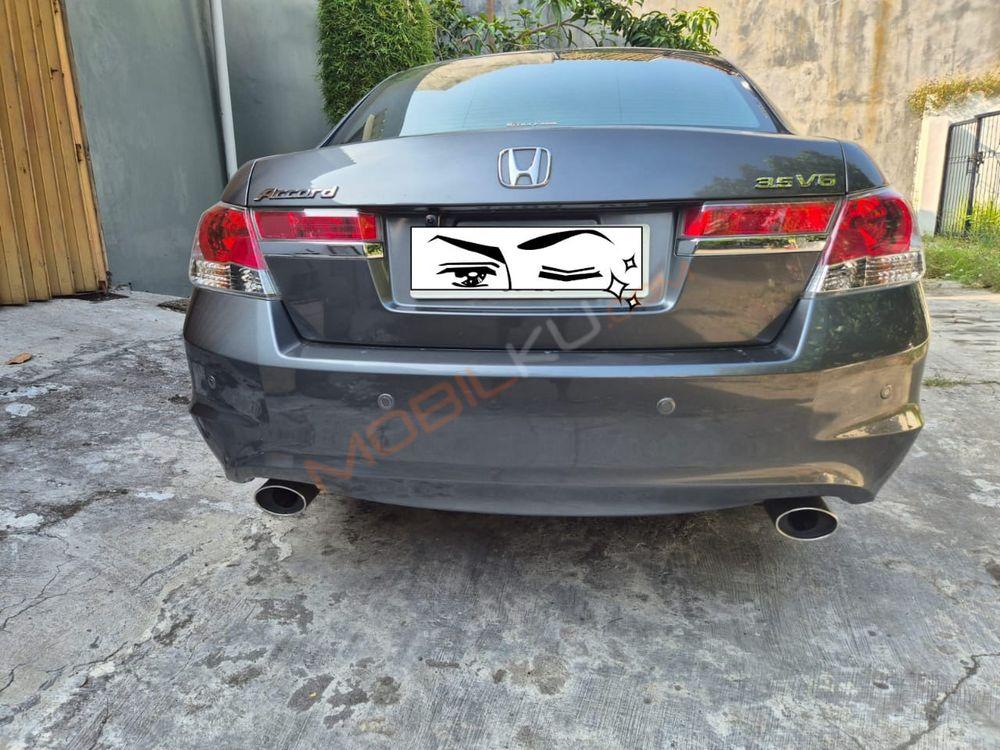 Mobil Honda Accord 2011