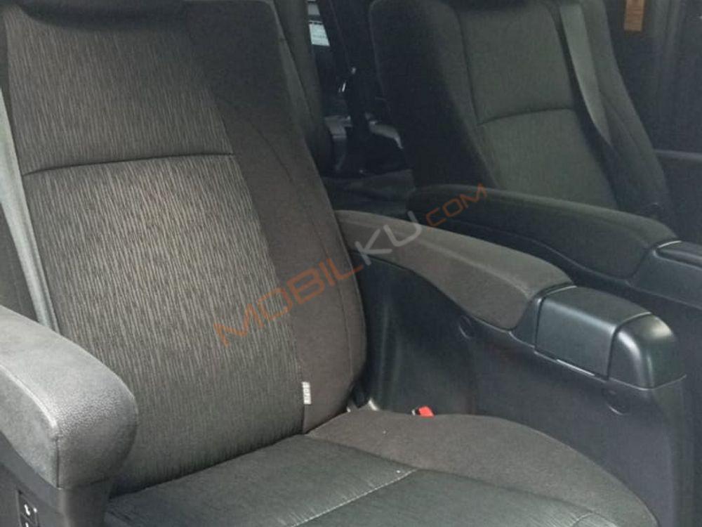 Mobil Toyota Vellfire 2012