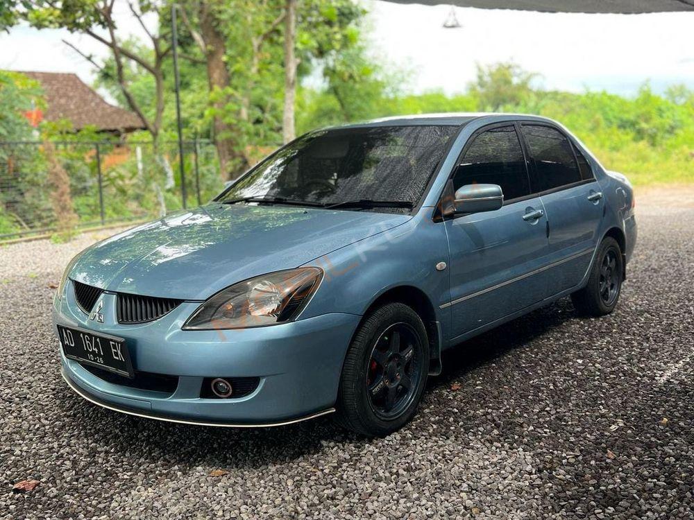 Mobil Mitsubishi Lancer 2004