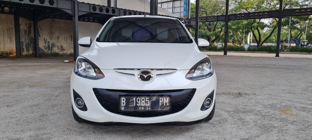 Mobil Mazda 2 Hatchback 2013
