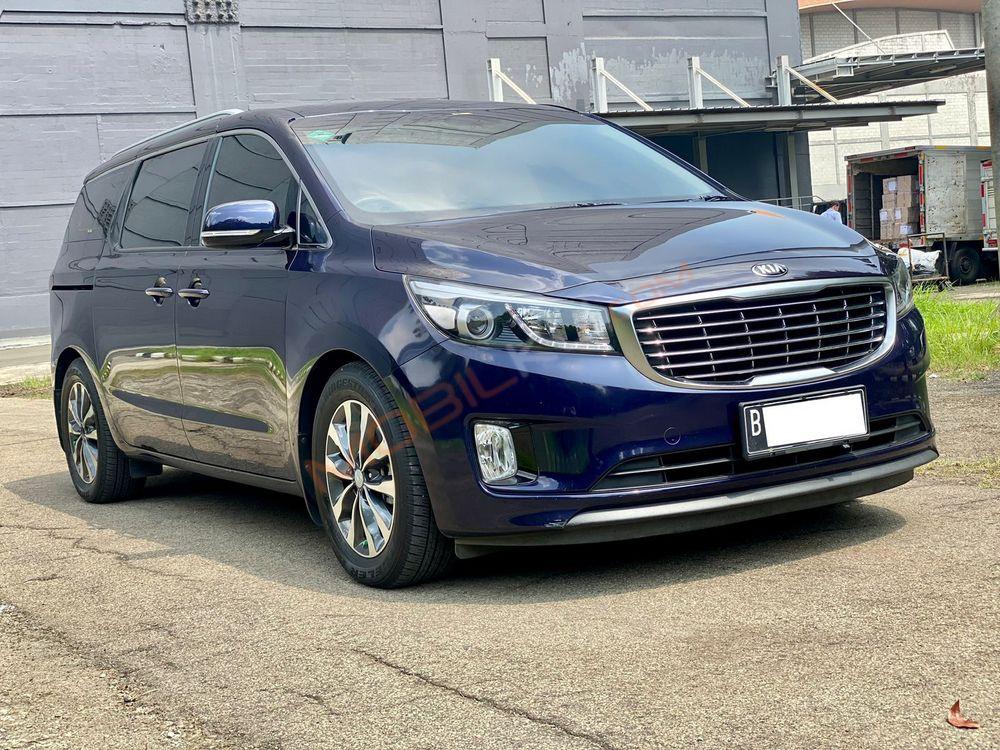 Mobil Kia Sedona 2017
