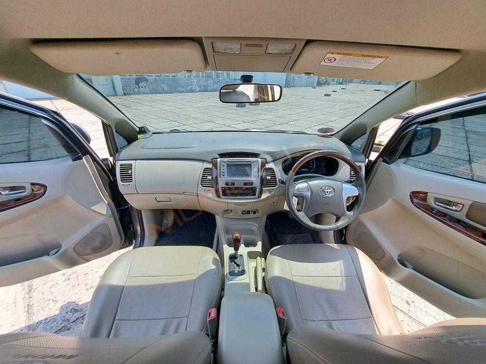 Mobil Toyota Kijang Innova 2014