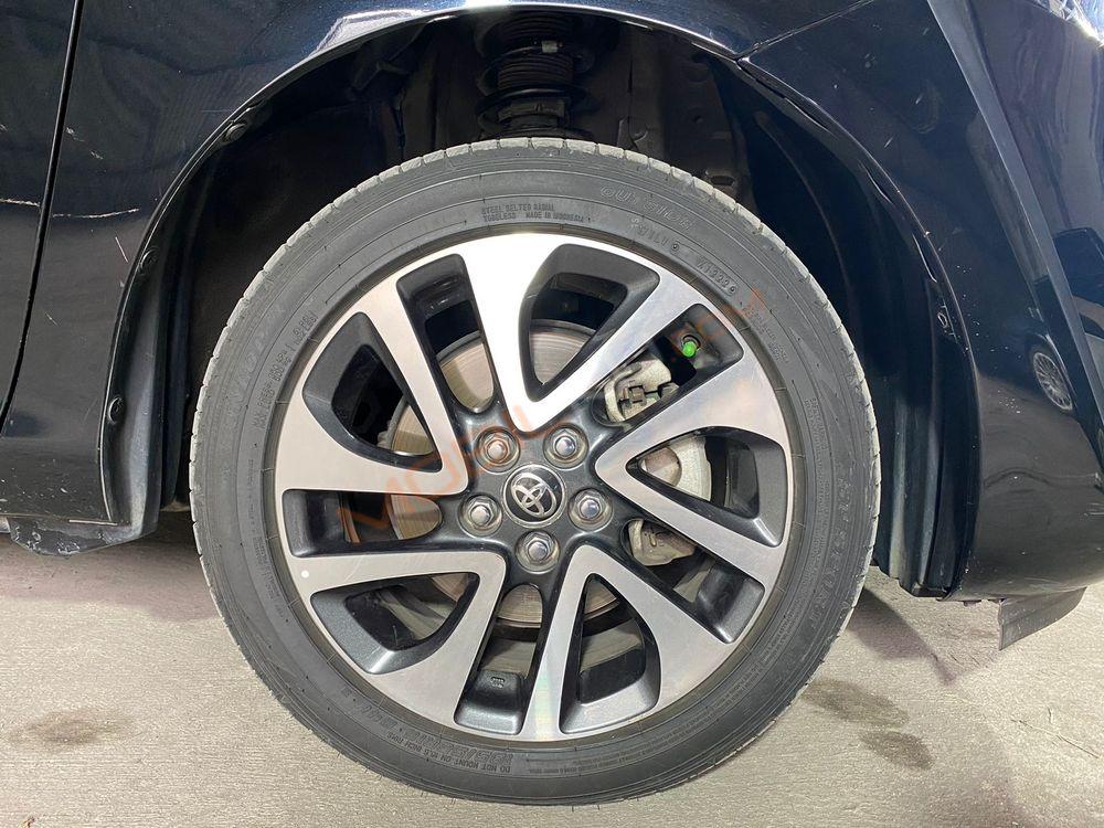 Mobil Toyota Sienta 2017