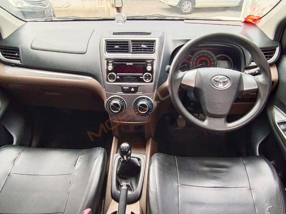 Mobil Toyota Avanza 2015