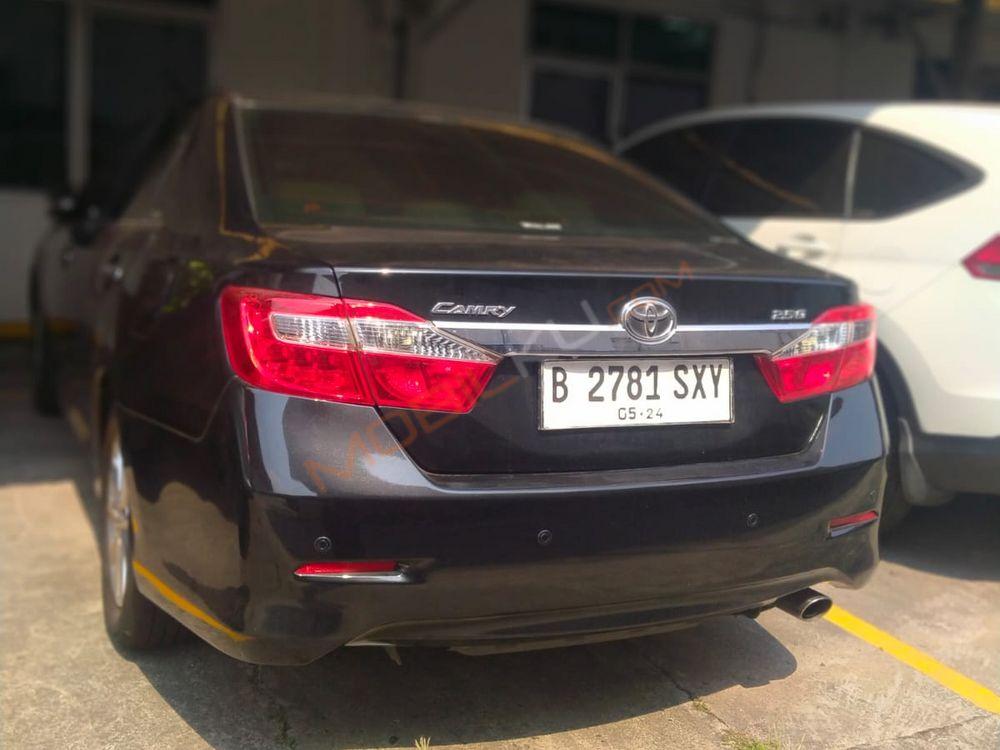 Mobil Toyota Camry 2013