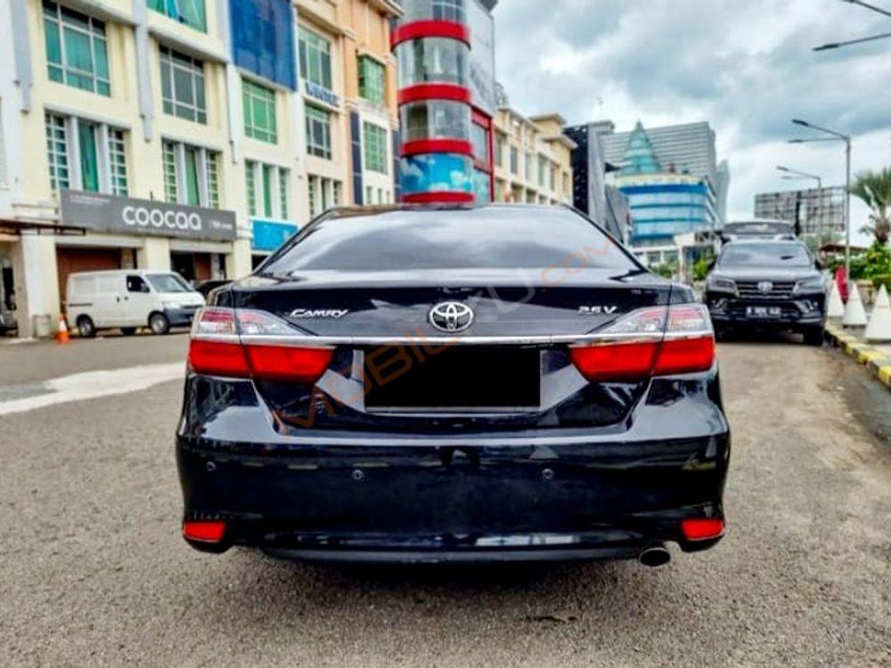 Mobil Toyota Camry 2017