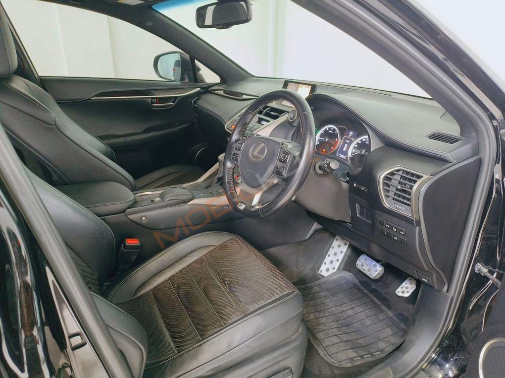 Mobil Lexus NX 2017