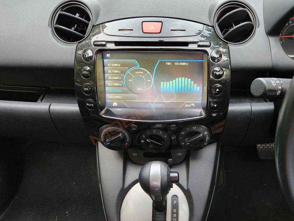 Mobil Mazda 2 Hatchback 2013