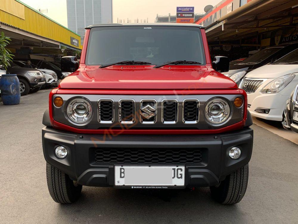 Mobil Suzuki Jimny 2023