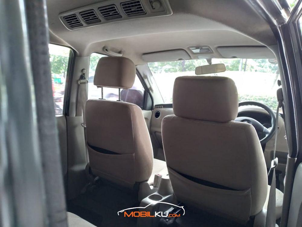 Mobil Daihatsu Xenia 2011