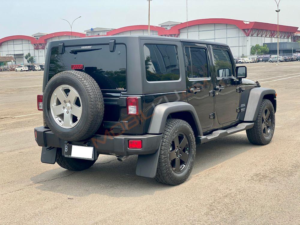 Mobil Jeep Wrangler 2011