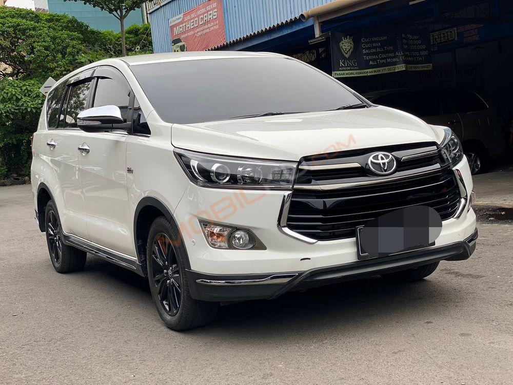 Mobil Toyota Kijang Innova 2017