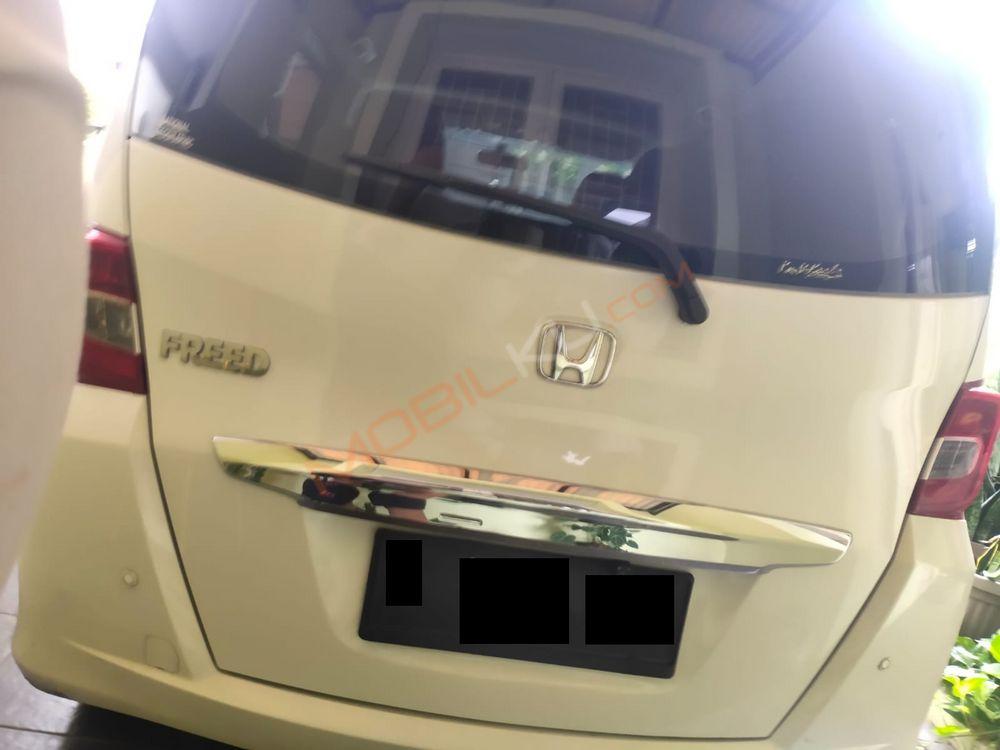Mobil Honda Freed 2013