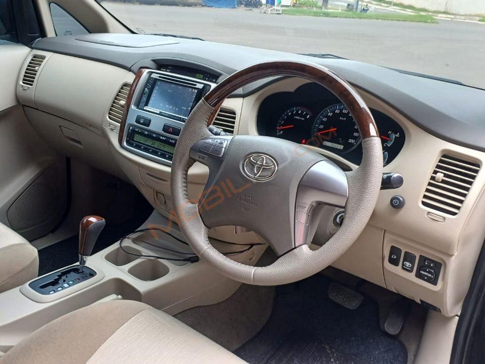 Mobil Toyota Kijang Innova 2015