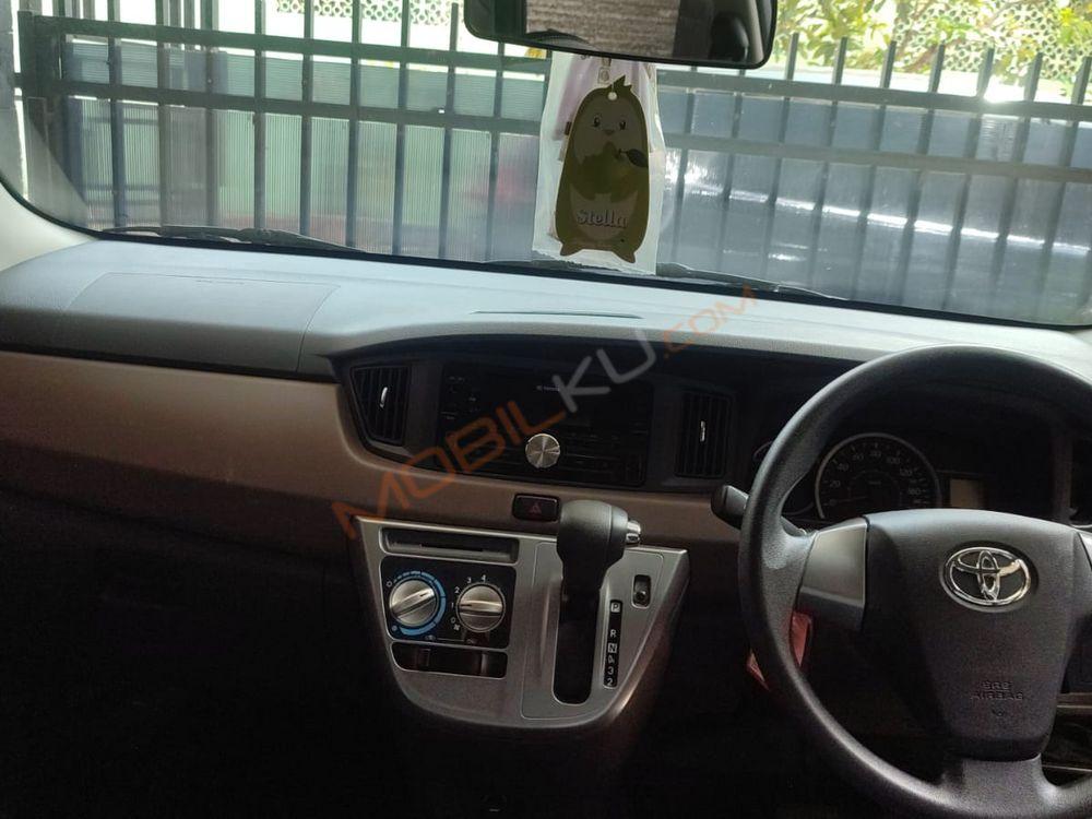 Mobil Toyota Calya 2017