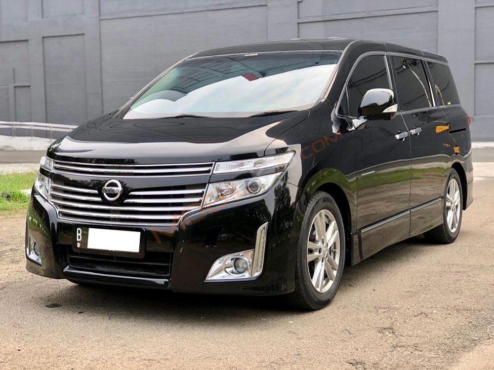 Mobil Nissan Elgrand 2013