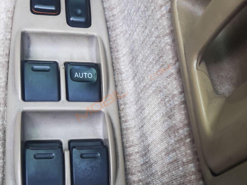 Mobil Toyota Kijang 2004