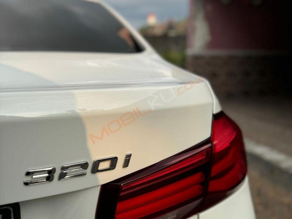 Mobil BMW 3 Series 2019