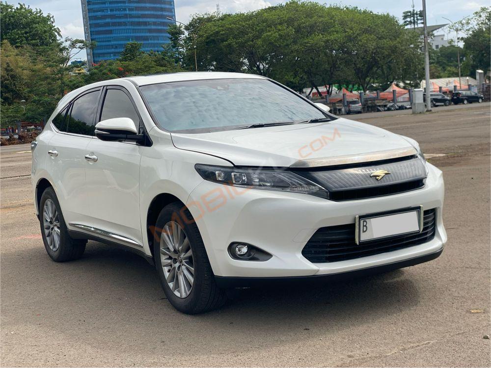 Mobil Toyota Harrier 2015