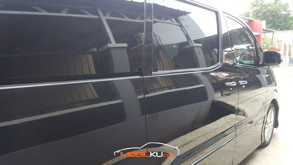 Mobil Toyota Alphard 2006