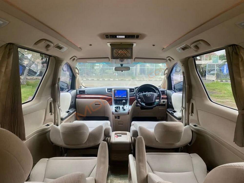 Mobil Toyota Alphard 2009