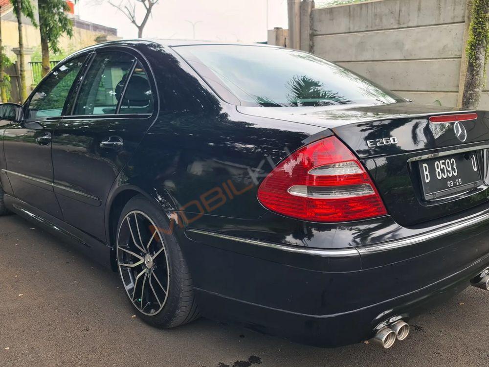 Mobil Mercedes-Benz E-Class 2005