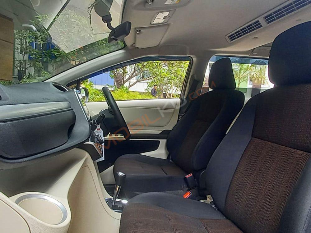 Mobil Toyota Sienta 2016