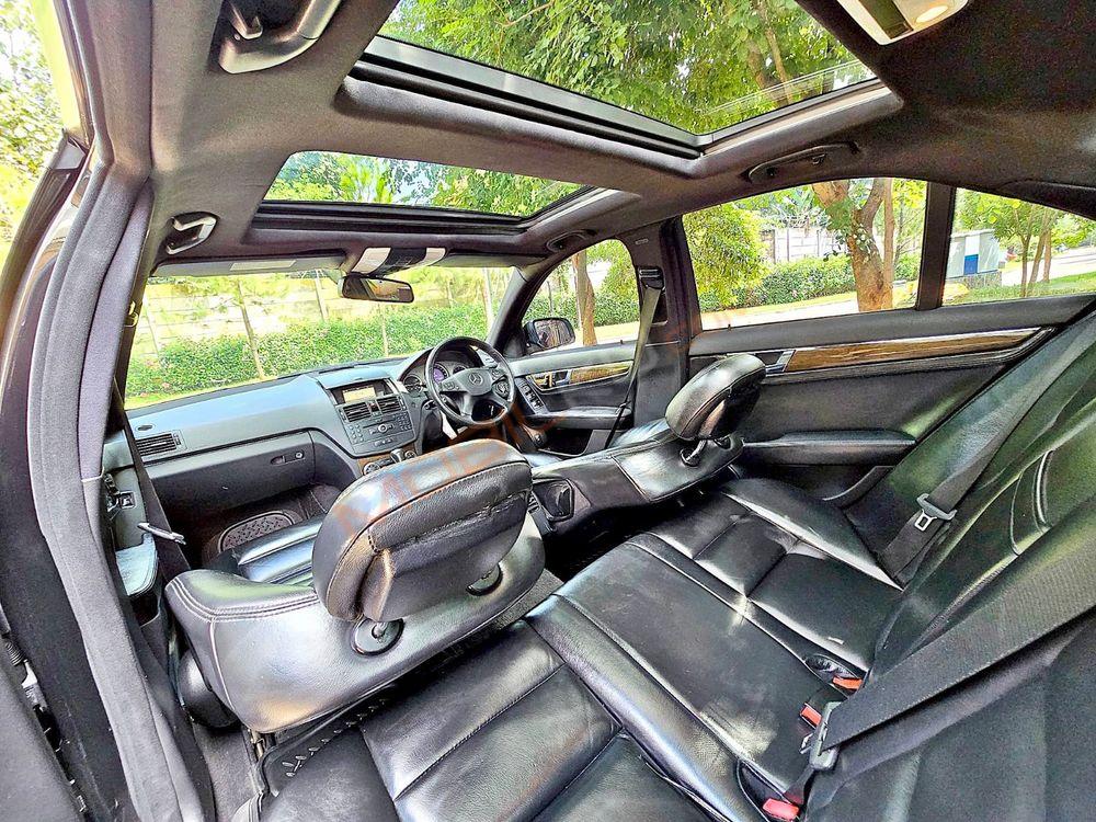 Mobil Mercedes-Benz C-Class 2009