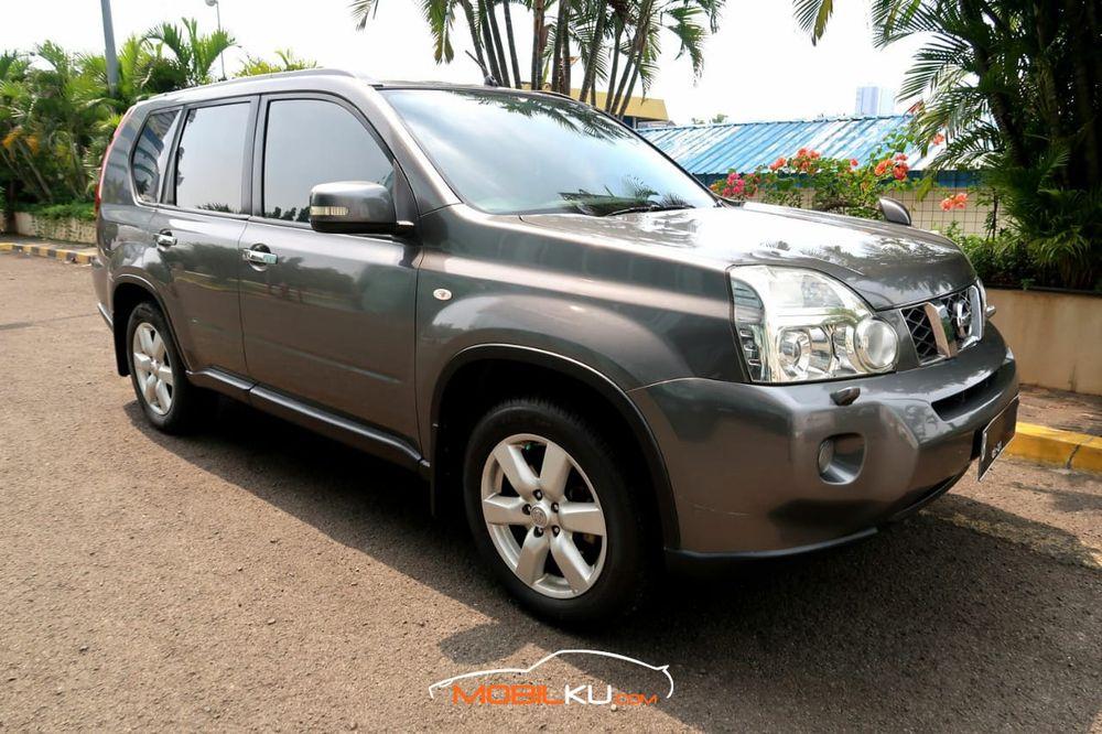 Mobil Nissan X-Trail 2011