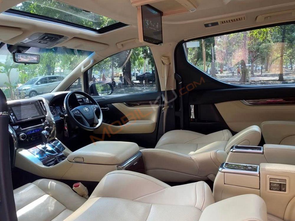 Mobil Toyota Alphard 2018