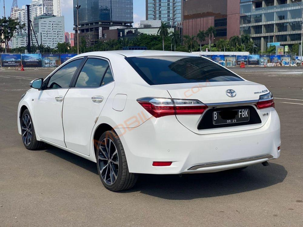 Mobil Toyota Corolla 2017