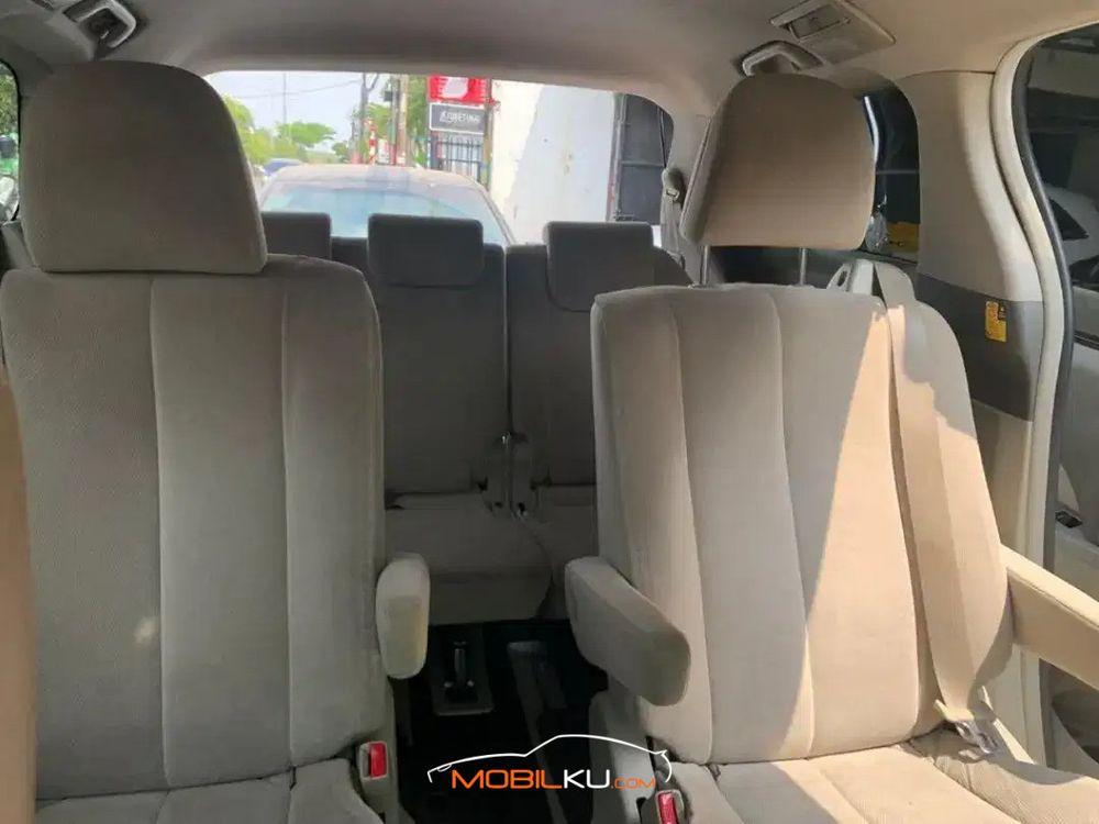 Mobil Toyota Estima 2009