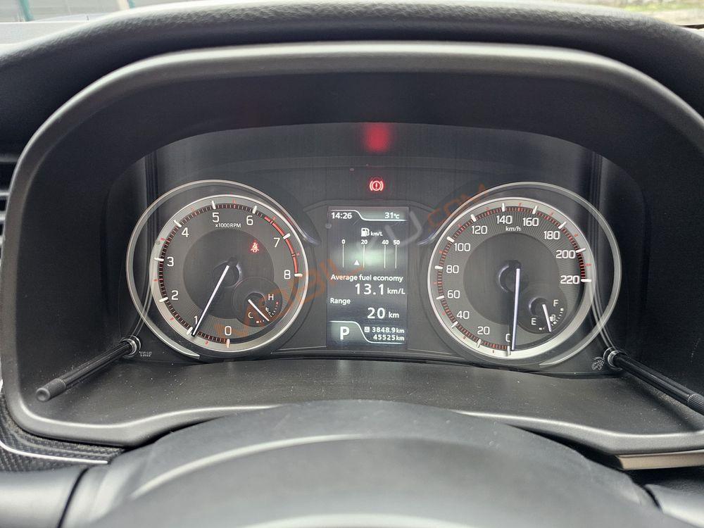 Mobil Suzuki XL7 2022