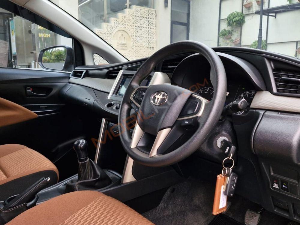 Mobil Toyota Kijang Innova 2019