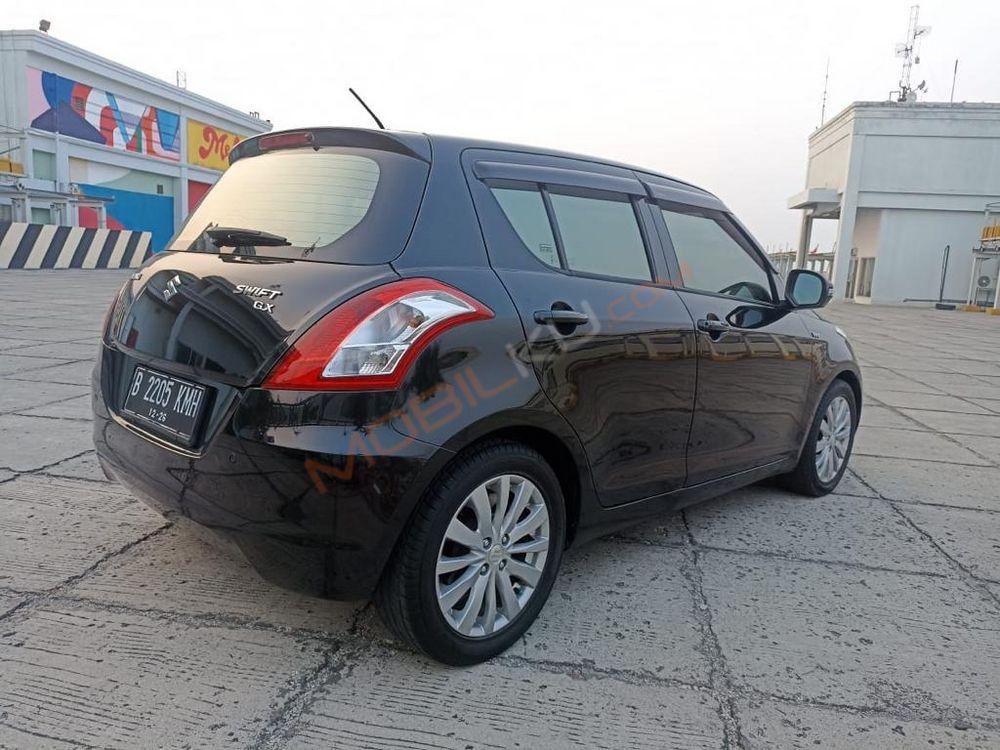 Mobil Suzuki Swift 2013