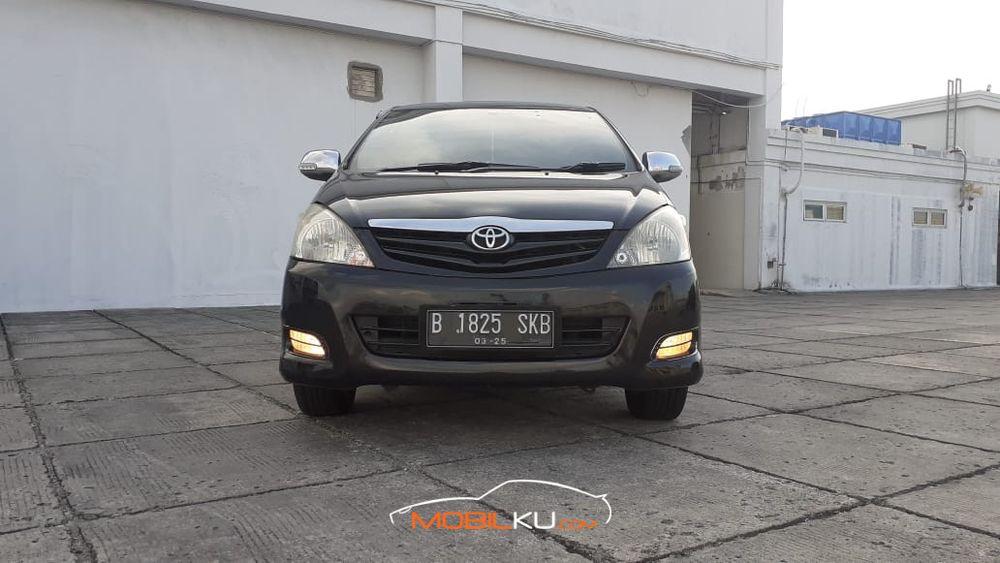 Mobil Toyota Kijang Innova 2010