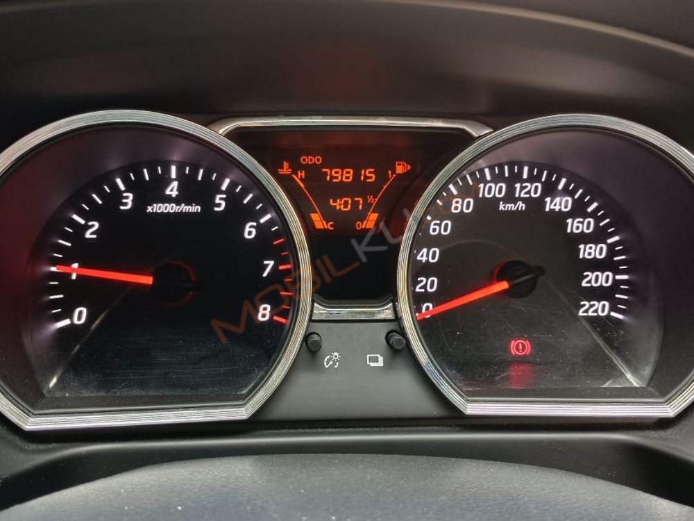 Mobil Nissan Livina 2015