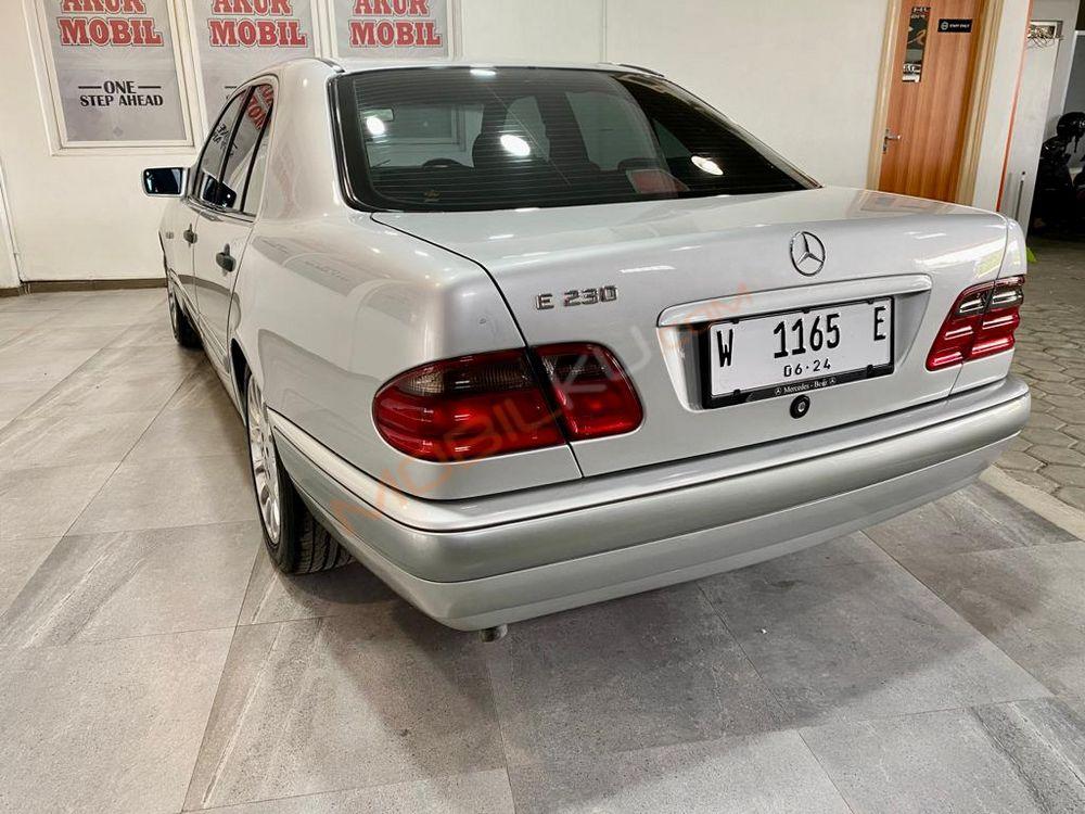 Mobil Mercedes-Benz E-Class 1997