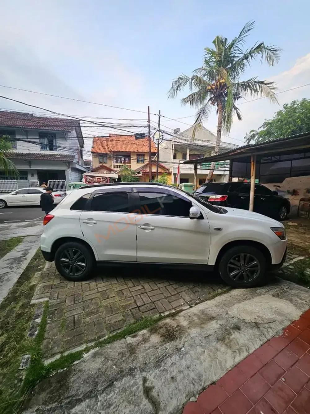 Mobil Mitsubishi Outlander Sport 2013