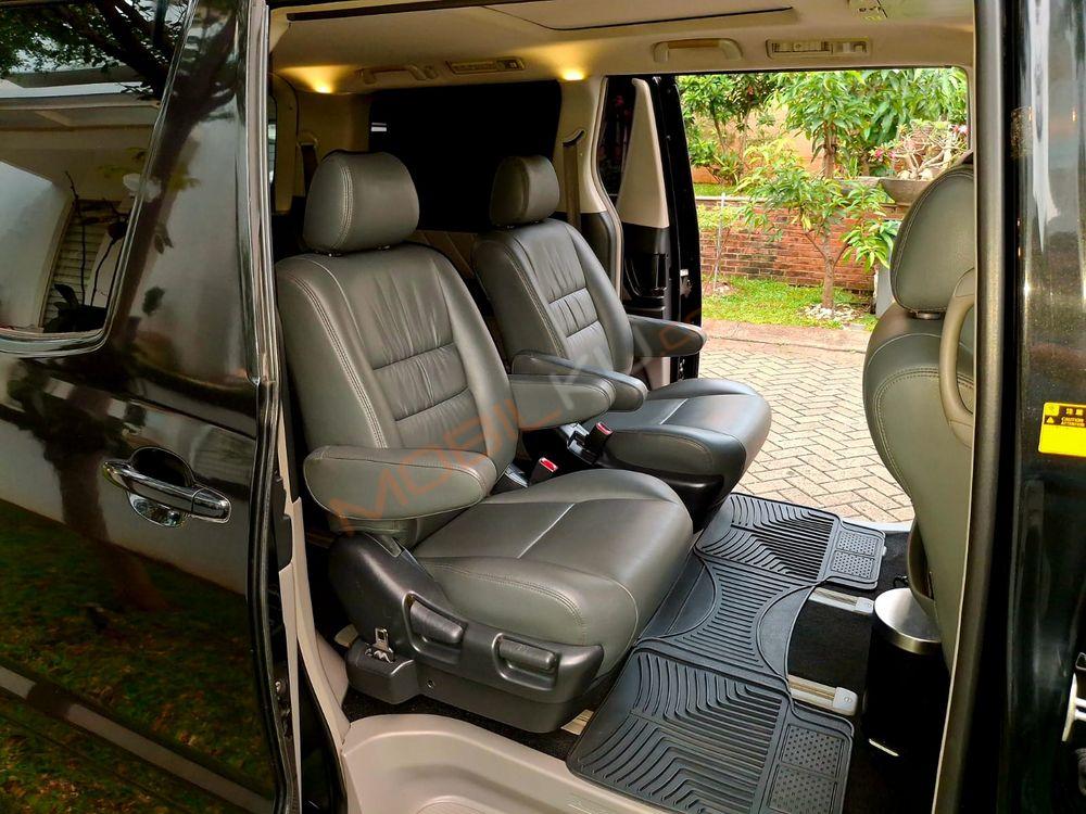 Mobil Toyota Alphard 2005