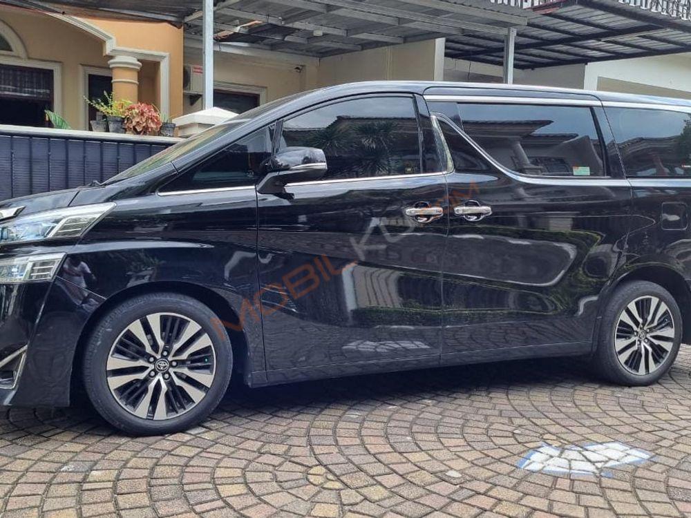 Mobil Toyota Vellfire 2019