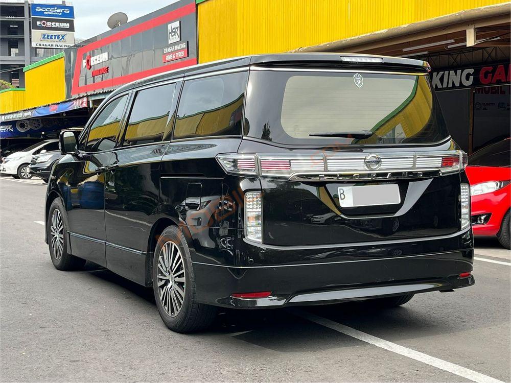 Mobil Nissan Elgrand 2014