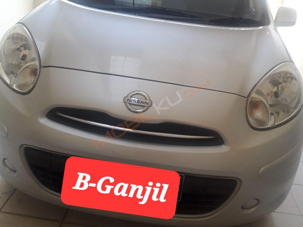 Mobil Nissan March 2012