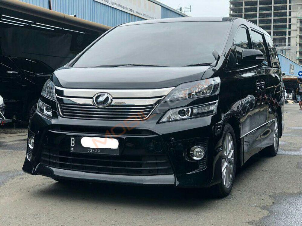 Mobil Toyota Vellfire 2014